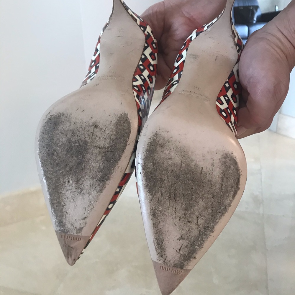 Miu Miu leather pumps with geometric pattern. - Picture 4 of 4